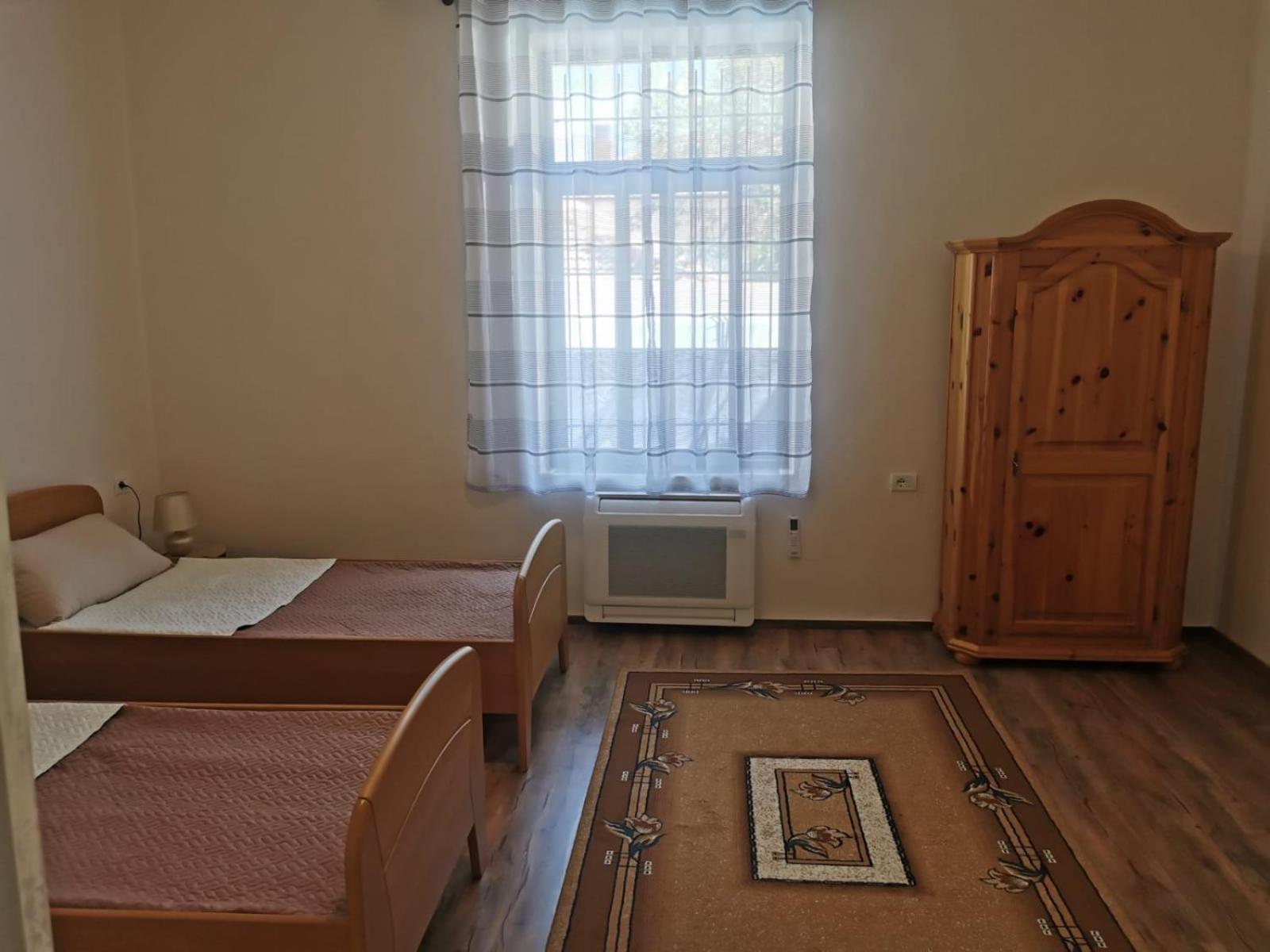 Gm Tirana Hostel Esterno foto