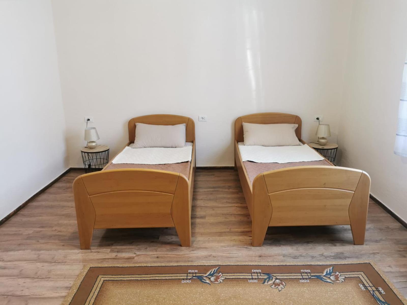 Gm Tirana Hostel Esterno foto