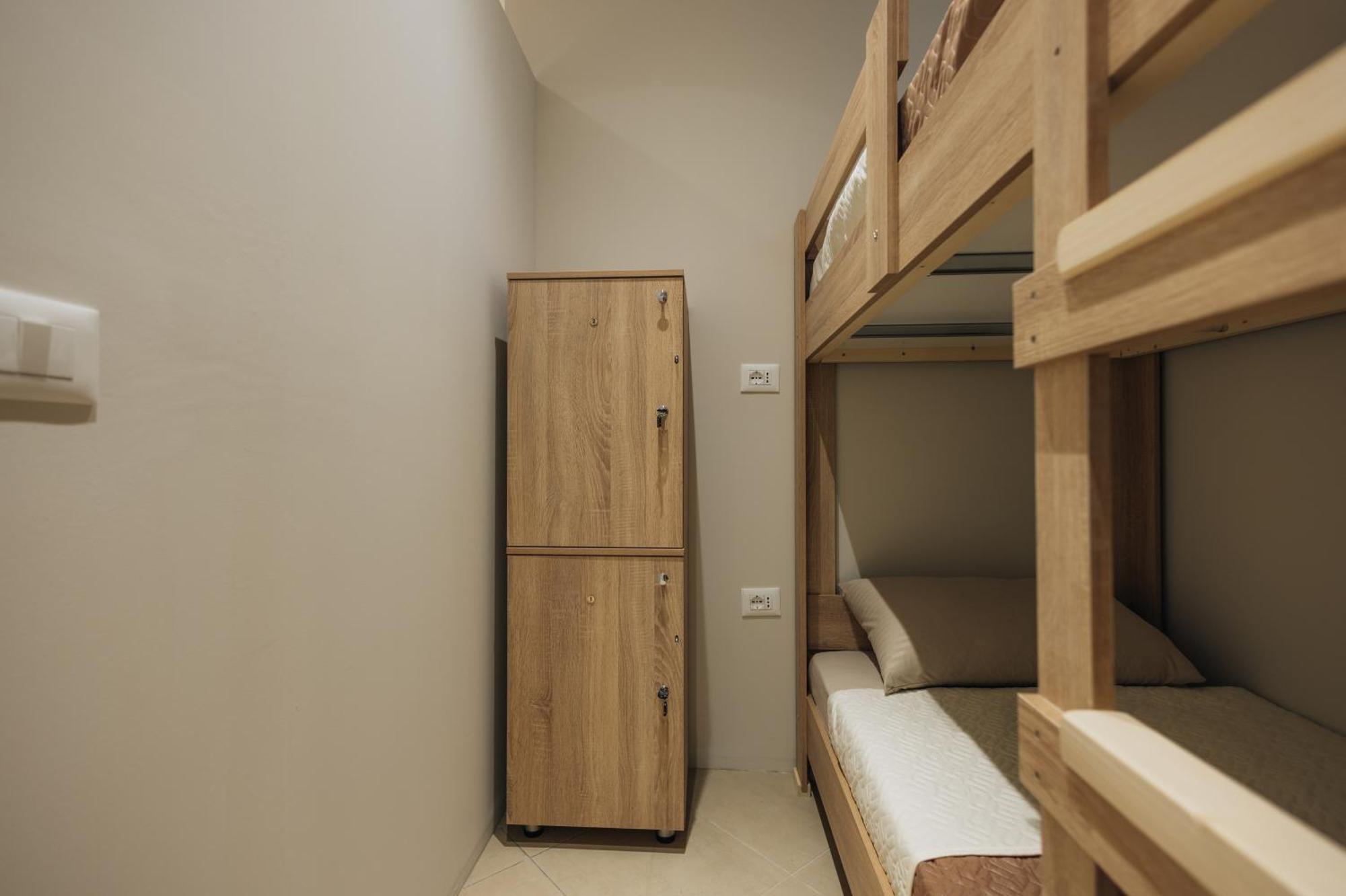 Gm Tirana Hostel Esterno foto